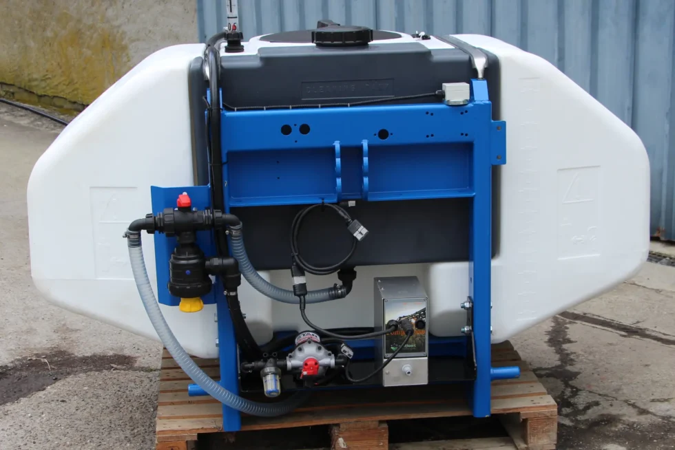 Système de nettoyage industriel bleu et blanc.