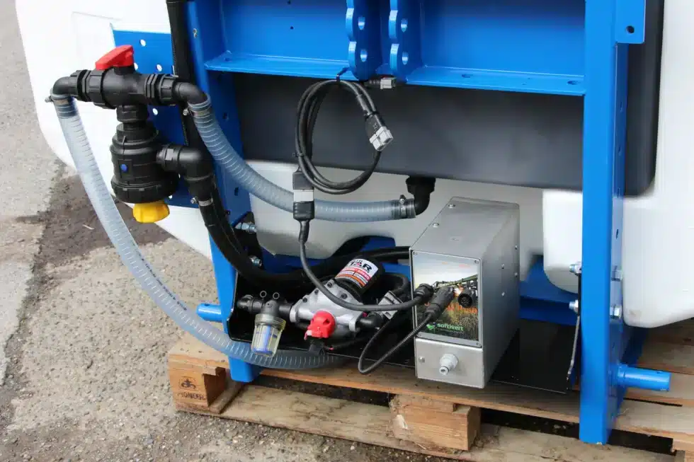 Composants mécaniques d'une station de pompage industrielle.